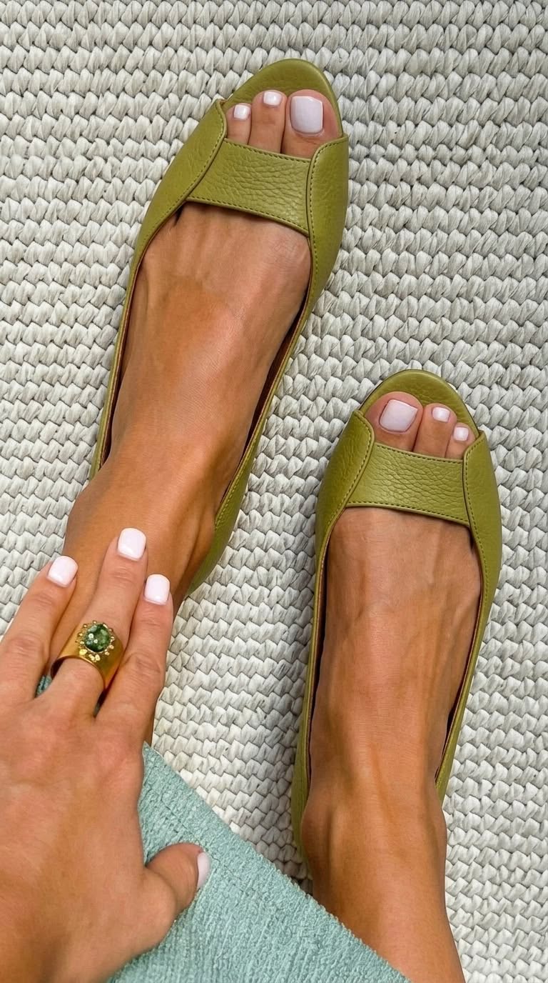 Delpha | Flat Sandal Champagne Gold
