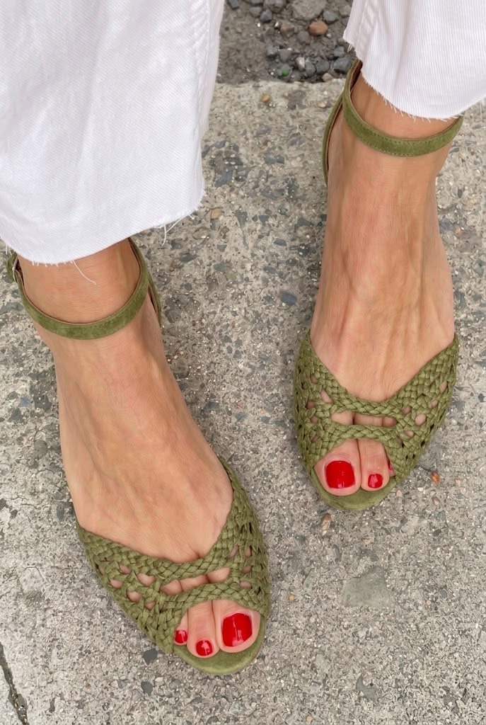 Florencia | Woven Metallic Flat Sandals