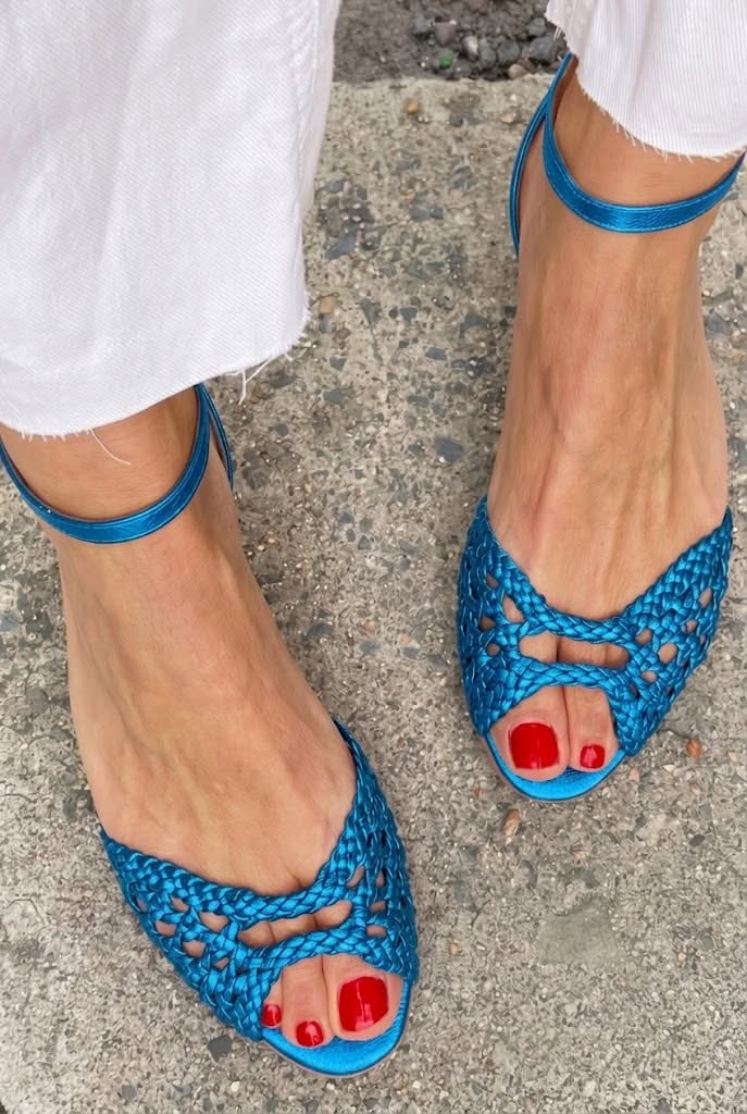 Florencia | Woven Metallic Flat Sandals
